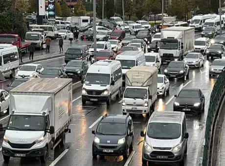 İstanbul'da trafik kilit! Yağmurun da etkisiyle yoğunluk yüzde 80'e çıktı
