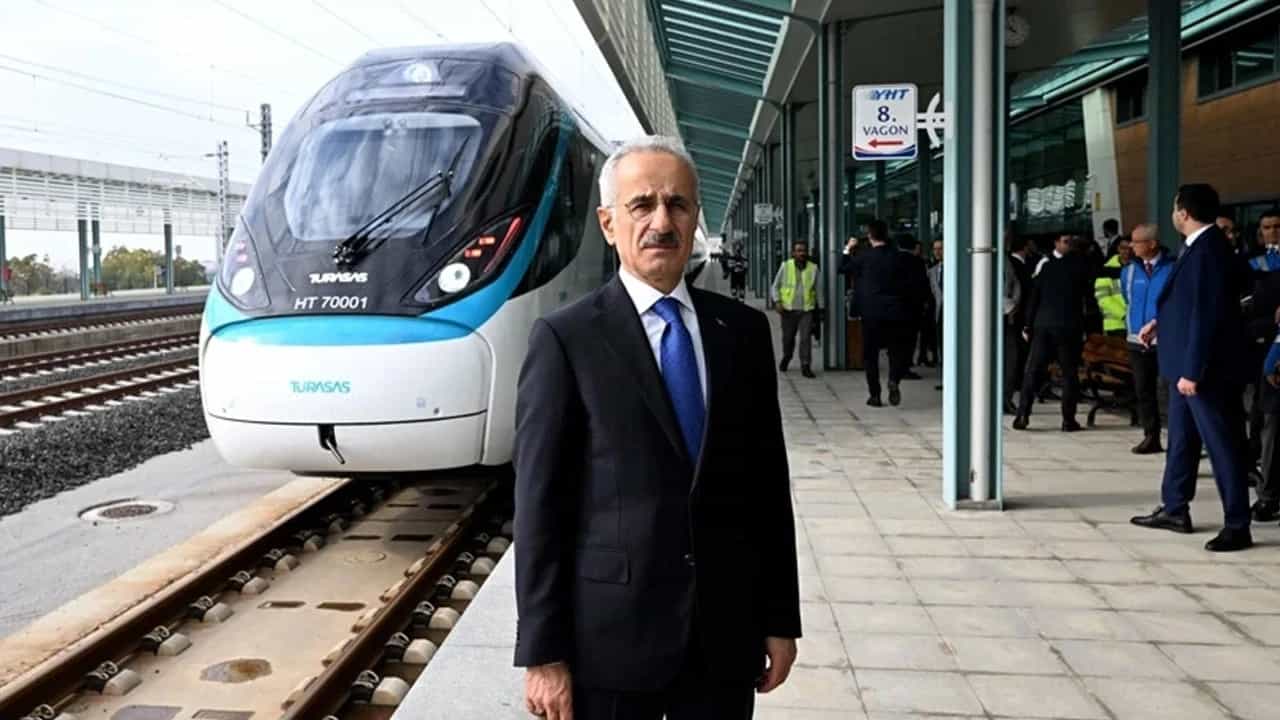 Bakan Uraloğlu milli hızlı trenle test sürüşü yaptı! Yolcu taşımacılığı için tarih belli oldu