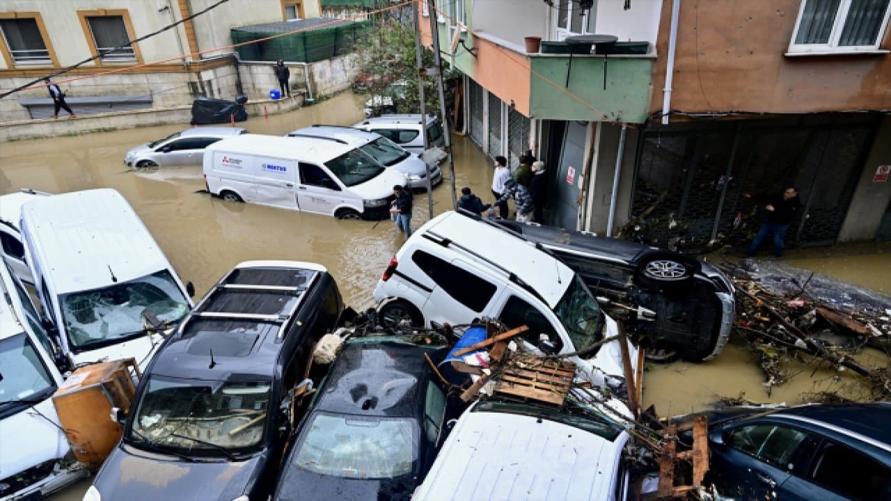 Uzman İsim Israrla Uyardı! Sel Felaketinin Ardından İstanbul'u Yeni Tehlike Bekliyor!