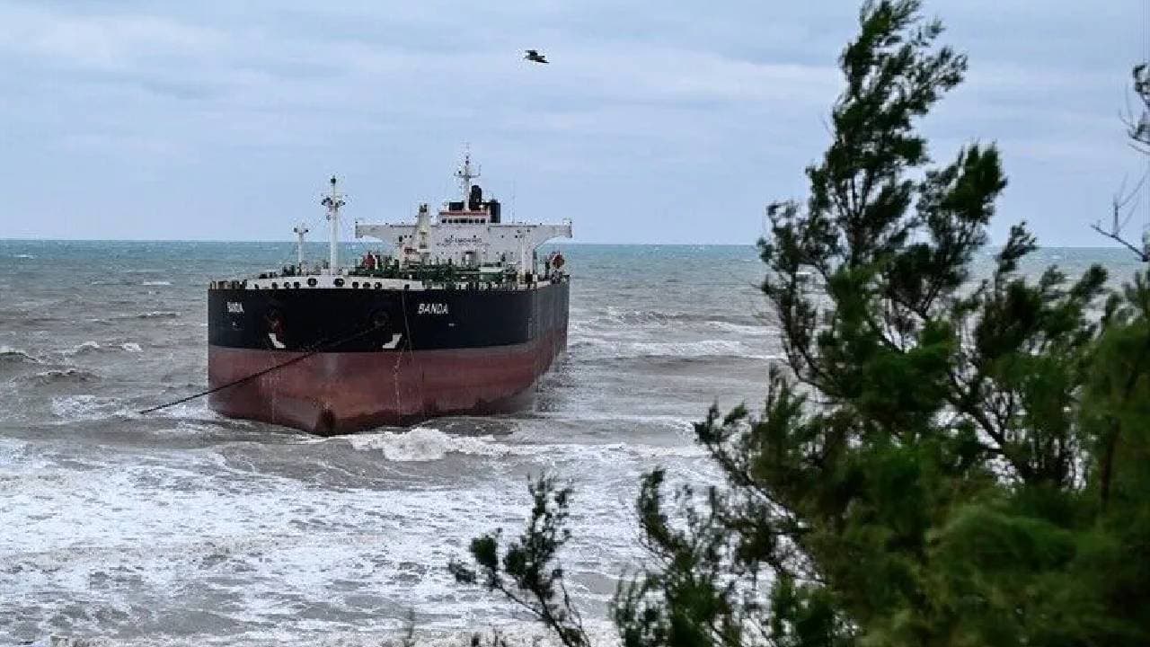 Karadeniz'de Drone Saldırısına Uğrayan Banda Gemisi Karaya Oturdu!