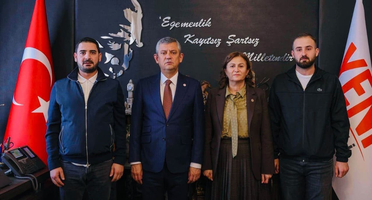 Narin Güran'ın ailesinden Özgür Özel'e ziyaret! "Narin'in sesi susmayacak"