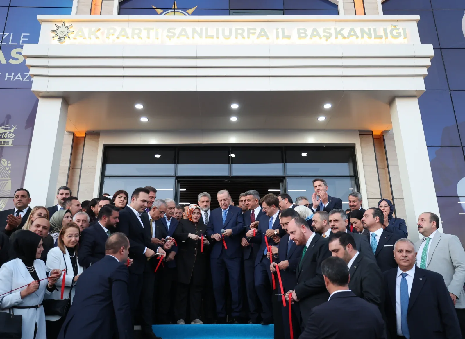 Cumhurbaşkanı Erdoğan, AK Parti Şanlıurfa İl Başkanlığının açılışını gerçekleştirdi
