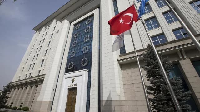 AK Parti’den Zeynel Emre, Şaban Sevinç ve Timur Soykan’a tazminat davası