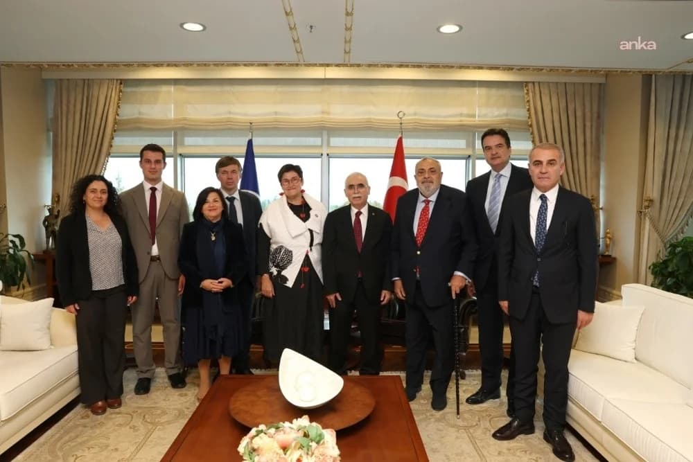Anayasa Mahkemesi Başkanı Özkaya, AKPM Başkanı Bayr ile görüştü