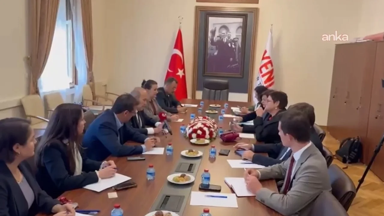 AKPM heyeti TBMM'de siyasi partileri ziyaret etti