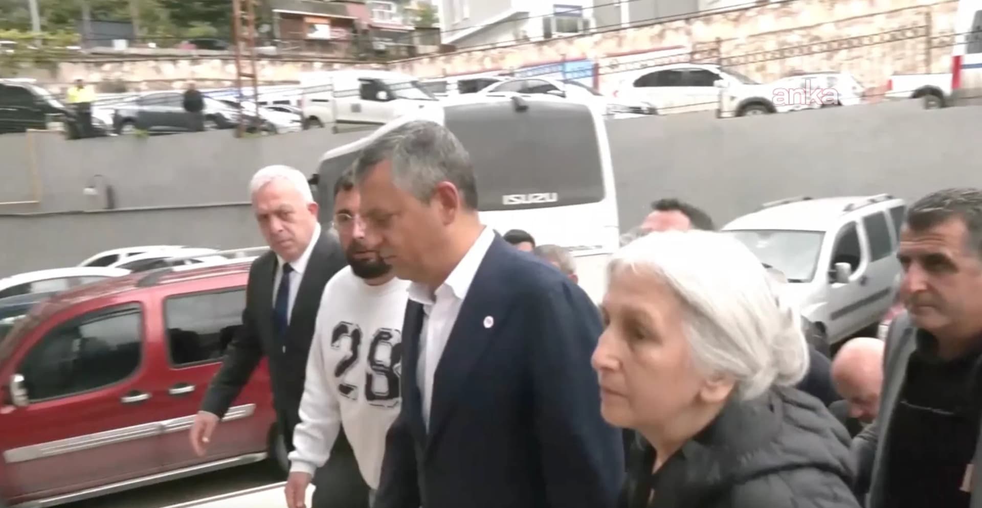 Özgür Özel, Reşit Kibar davasının 6’ncı duruşması için Artvin Adliyesi’ne geldi