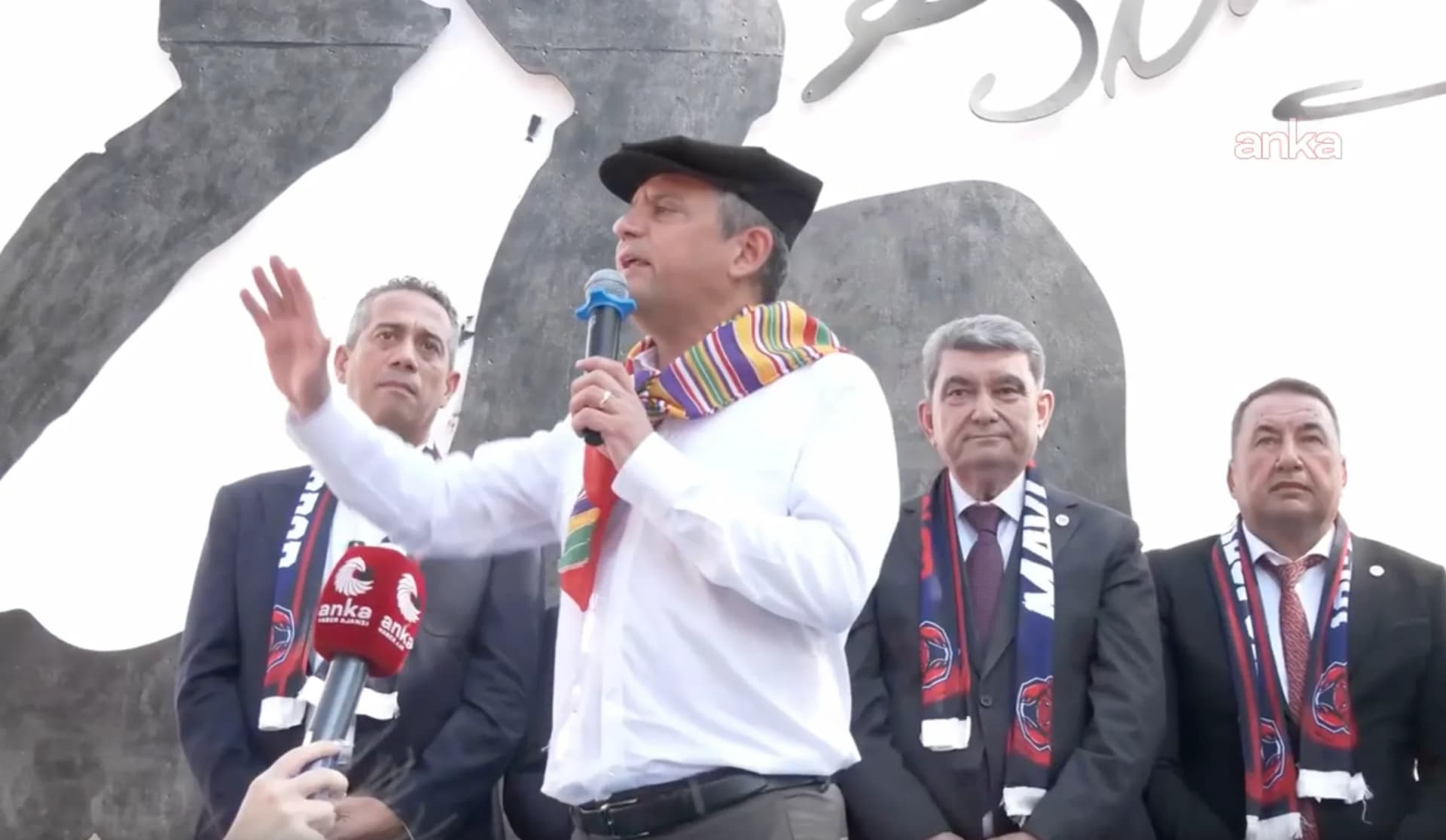 Özgür Özel: Kimse enseyi karartmasın, o sandığa varacağız, o seçimi alacağız