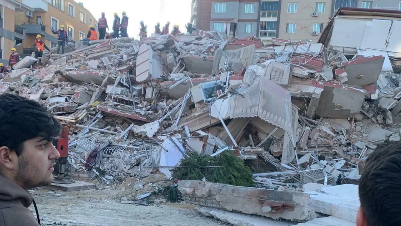 94 kişinin öldüğü Buket Apartmanı davasında mahkemeden bilirkişilere: Raporu acil ve ivedi olarak düzenleyin
