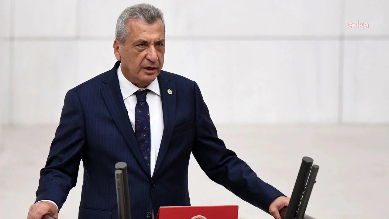 CHP'li Öztürkmen: Kaynaklar fon vurguncularına değil, atama bekleyen öğretmenlere ayrılmalıdır