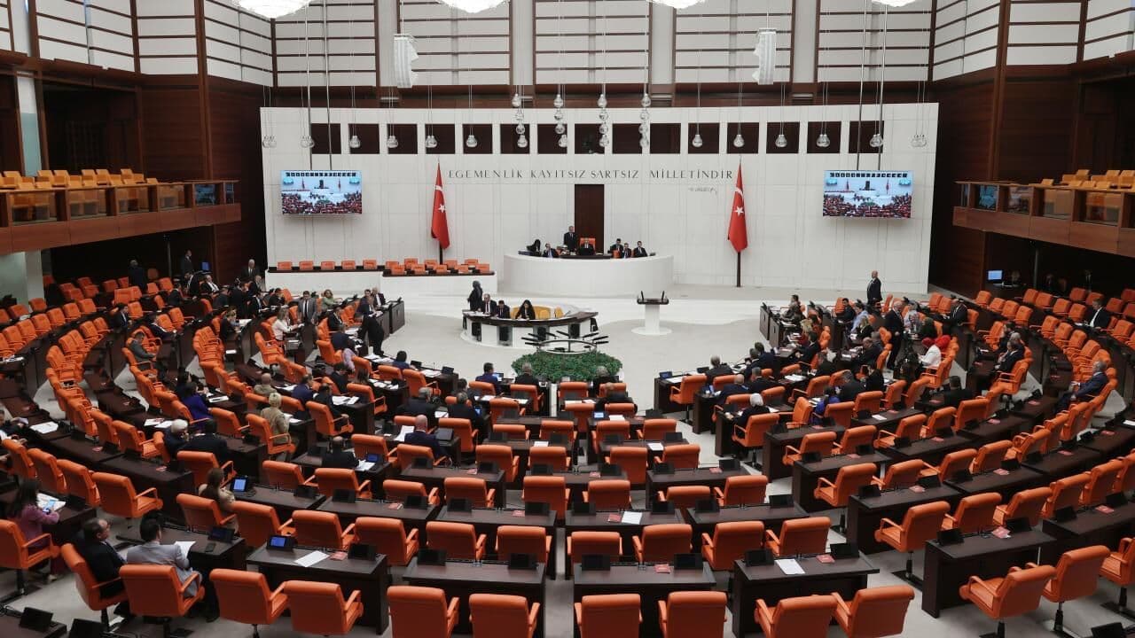 Muhalefetin basın ve ifade özgürlüğü önergeleri AKP ve MHP oylarıyla reddedildi
