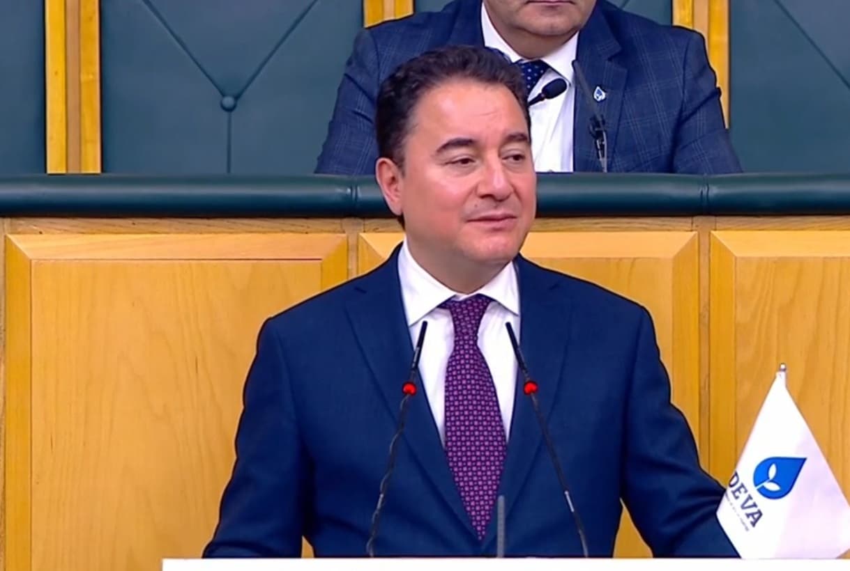 Ali Babacan'dan "fon krizi" tepkisi: Herkes işi maşayla, elinin ucuyla tutuyor, elim yanmasın diye