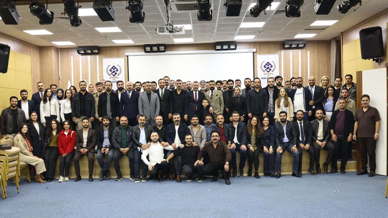 Sinan Özaraz yeniden Van Barosu Başkanı seçildi