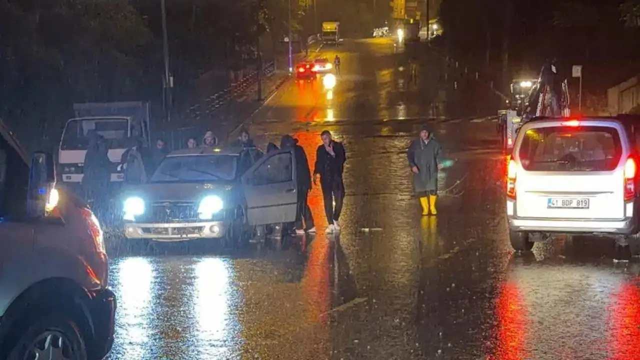 Kocaeli Valiliği: Acil ve zorunlu hâller dışında trafiğe çıkmayın