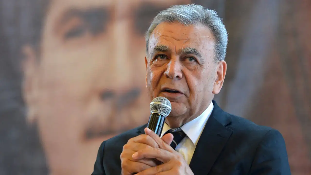 Eski İzmir Büyükşehir Belediye Başkanı Aziz Kocaoğlu adaylığını açıkladı