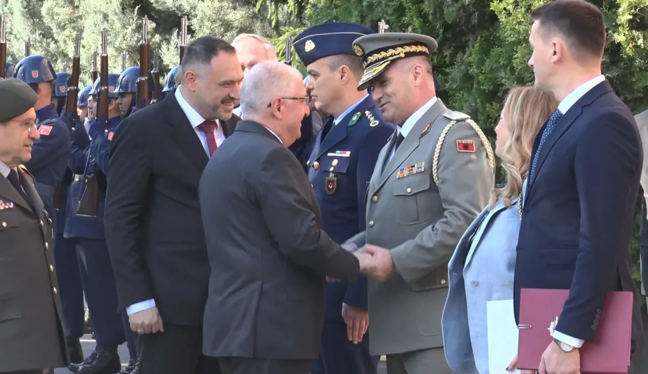 Onur kıtası töreniyle başlayan Arnavutluk savunma bakanı ziyareti