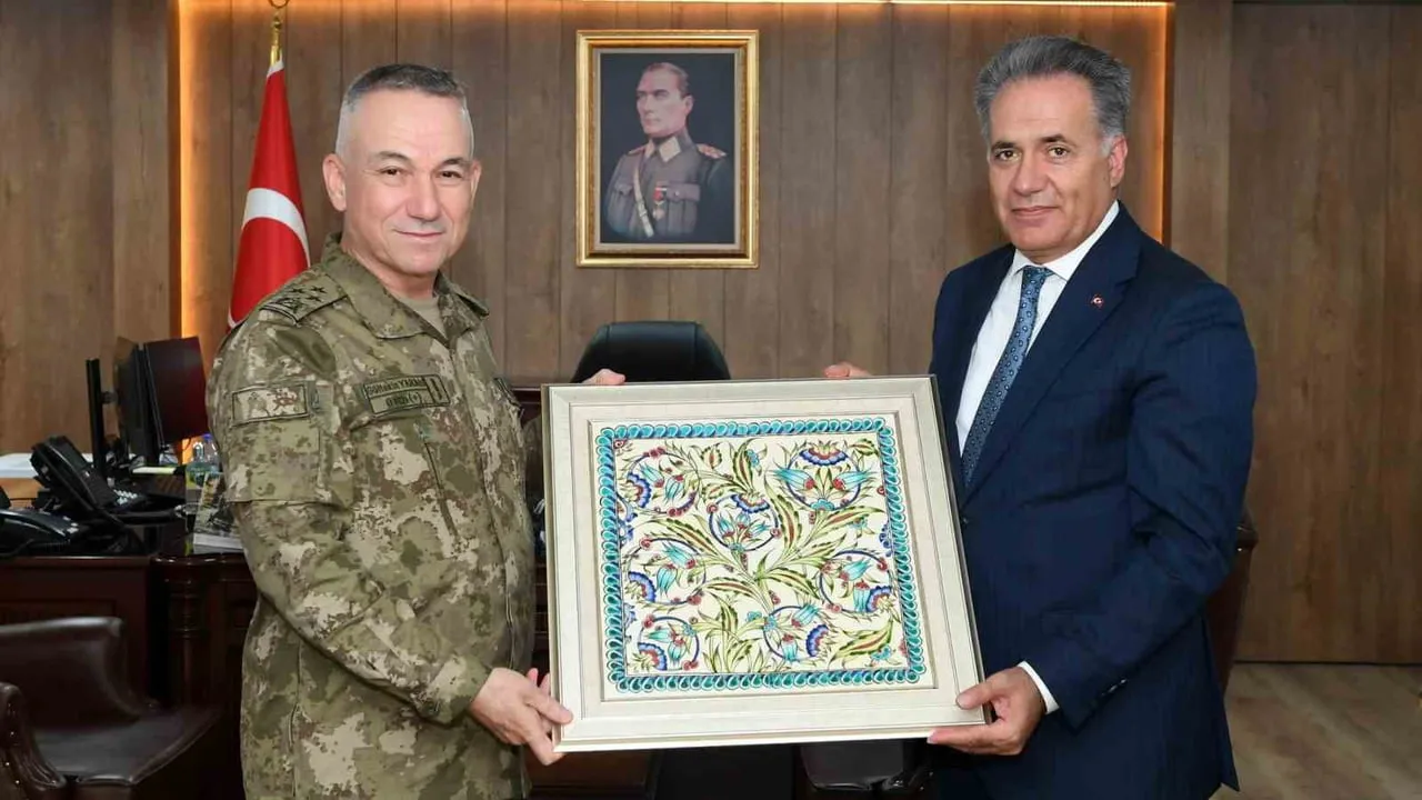 Rektör Akpolat'tan 2. Ordu Komutanı Gültekin Yaralı'ya nezaket ziyareti