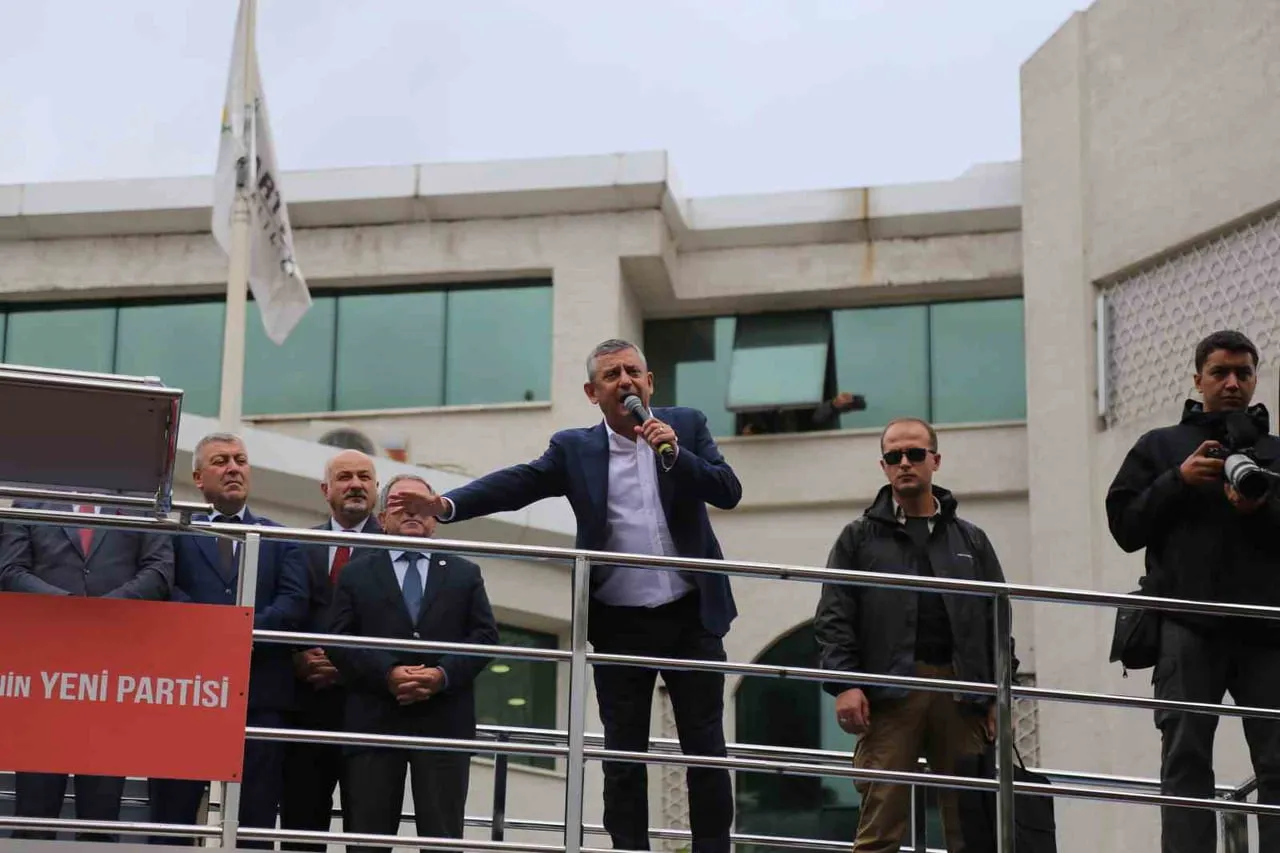 Artvin'de Özgür Özel'den fon krizi vurgusu