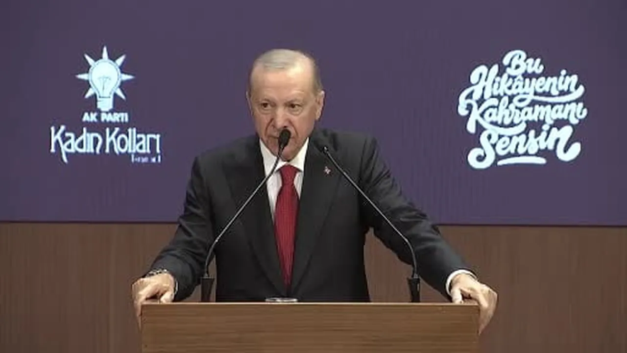 Kadınların mücadelesiyle örülen tek tipçi duvarlar yıkıldı
