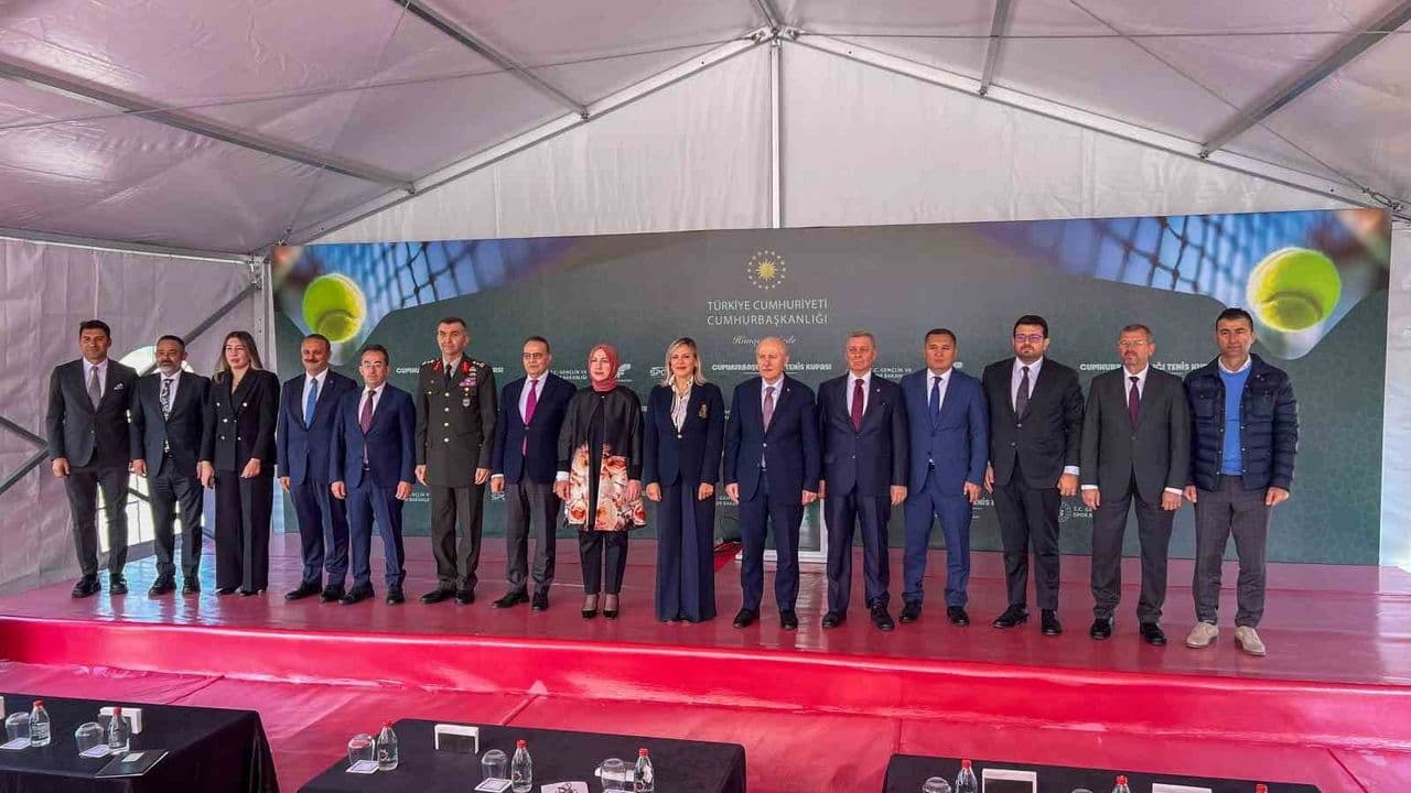 Cumhurbaşkanlığı tenis kupası Ankara'da genç yetenekleri sahneye taşıdı