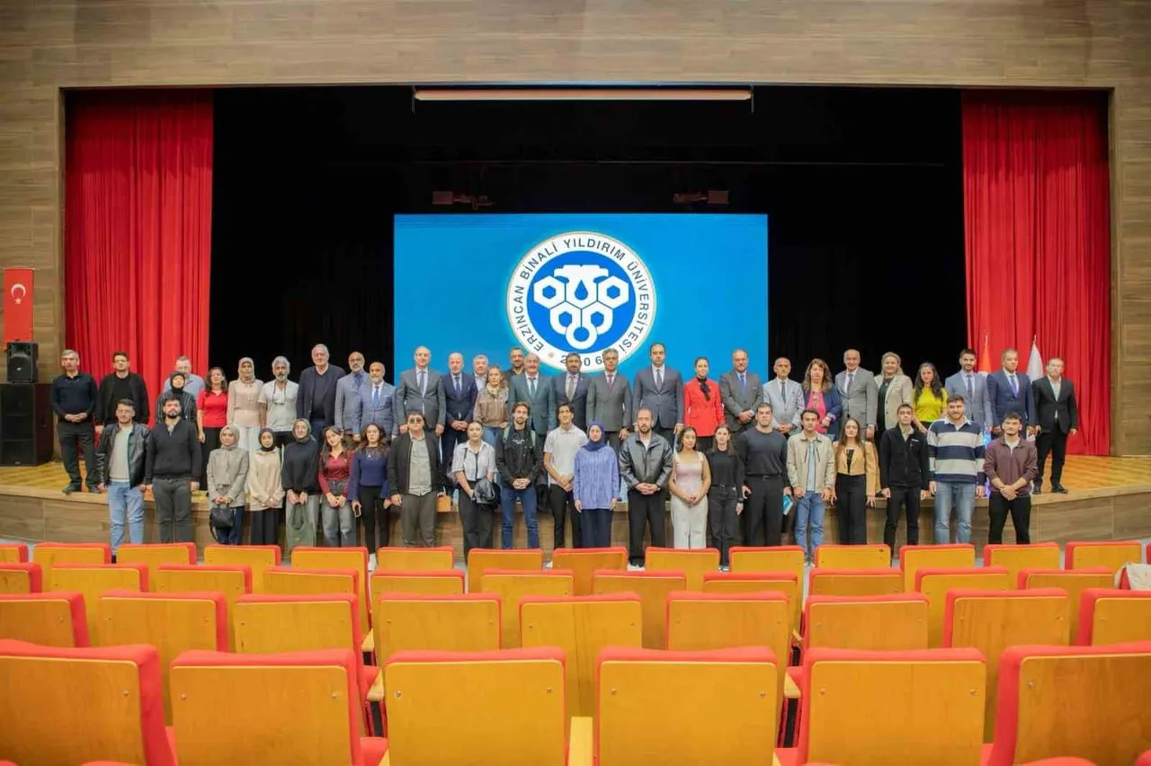 Üniversitede 'terörsüz Türkiye' sürecinin tarih, siyaset ve ekonomi eksenleri masaya yatırıldı