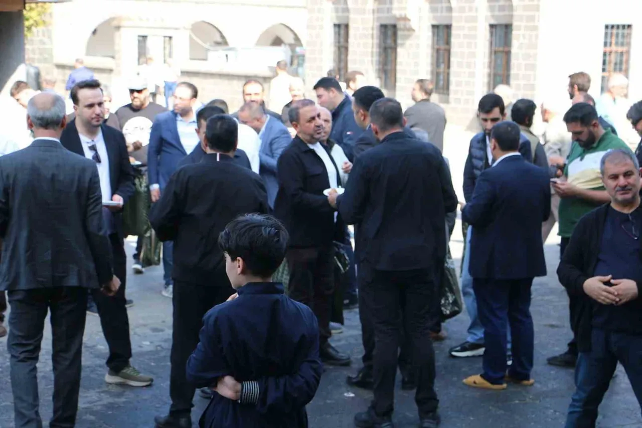 Sur'da hatırlama: Bozkuş ailesinin mevlidi siyaset ve iş dünyasını buluşturdu