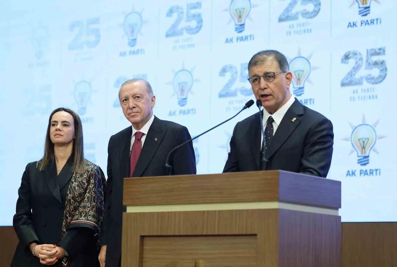 Cemil Tugay: İzmir'i ayağa kaldırma sözüyle AK Parti'ye katıldı