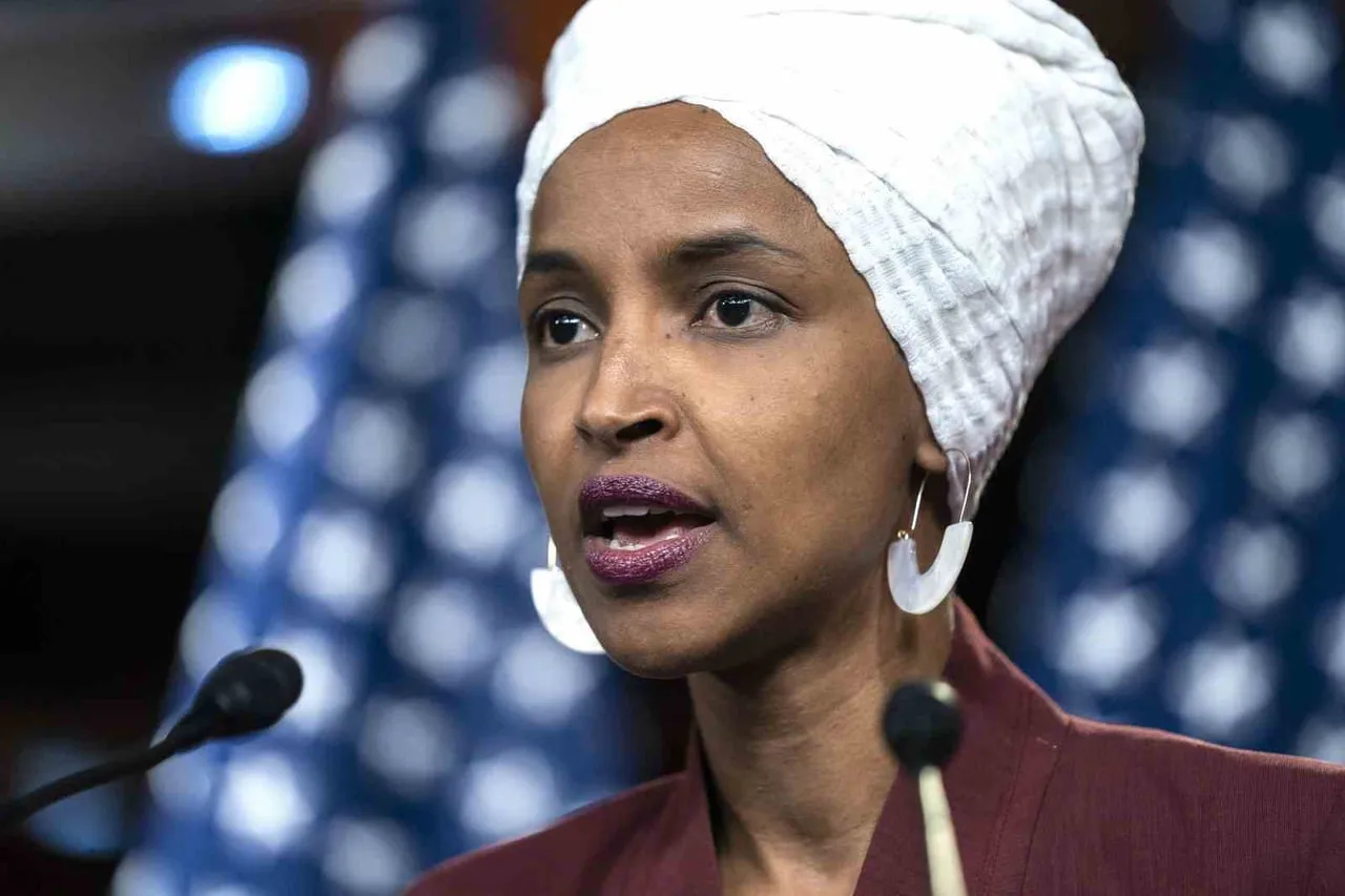 Evinde arama yapılan Ilhan Omar, işlemi siyasi hedefleme olarak nitelendirdi