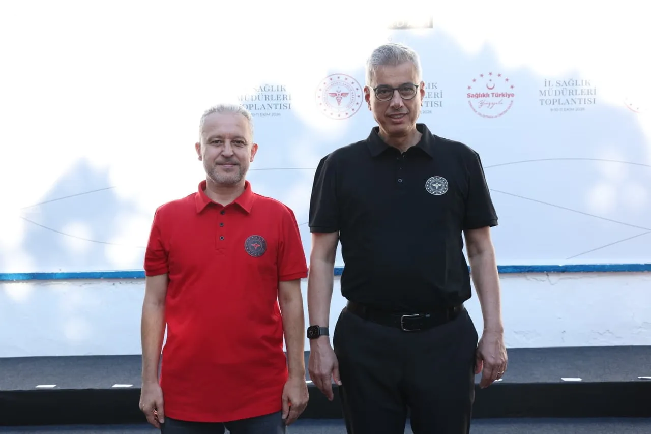 Düzce sağlık müdürü Yasin Yılmaz, Urla'da bakan Memişoğlu ile görüştü