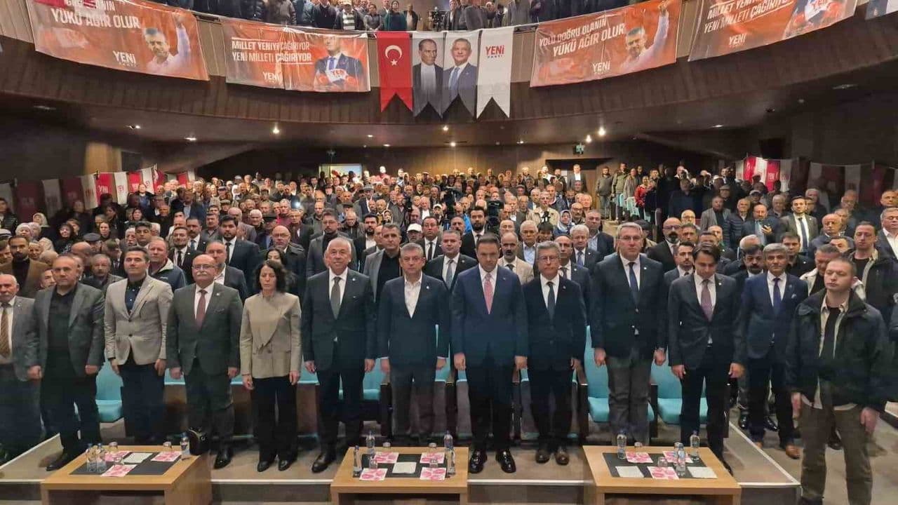 Yeni Parti'nin yol haritasını taban belirleyecek: Özgür Özel Yozgat'ta konuştu
