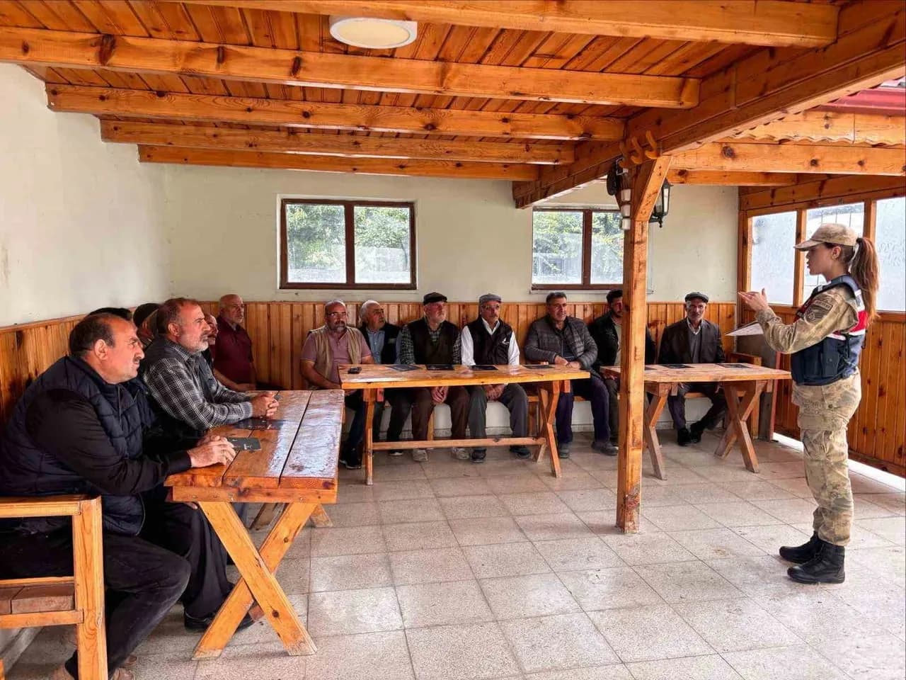 Köy köy farkındalık: Kars jandarması 152 kişiye KADES ve 6284'ü tanıttı