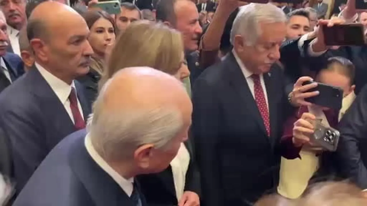 Bahçeli ile Dervişoğlu TBMM resepsiyonunda kısa selamlaştı