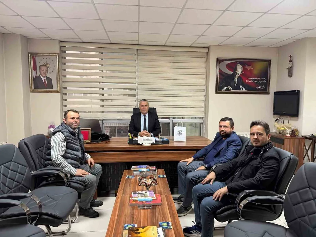 Burhaniye'de Yörük Türkmen Derneği'nden ilçe millî eğitim müdürüne ziyaret