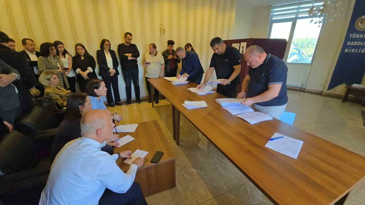 Karabük barosunda tarihi ilk: üç kadın aday arasından Sibel Şirin seçildi