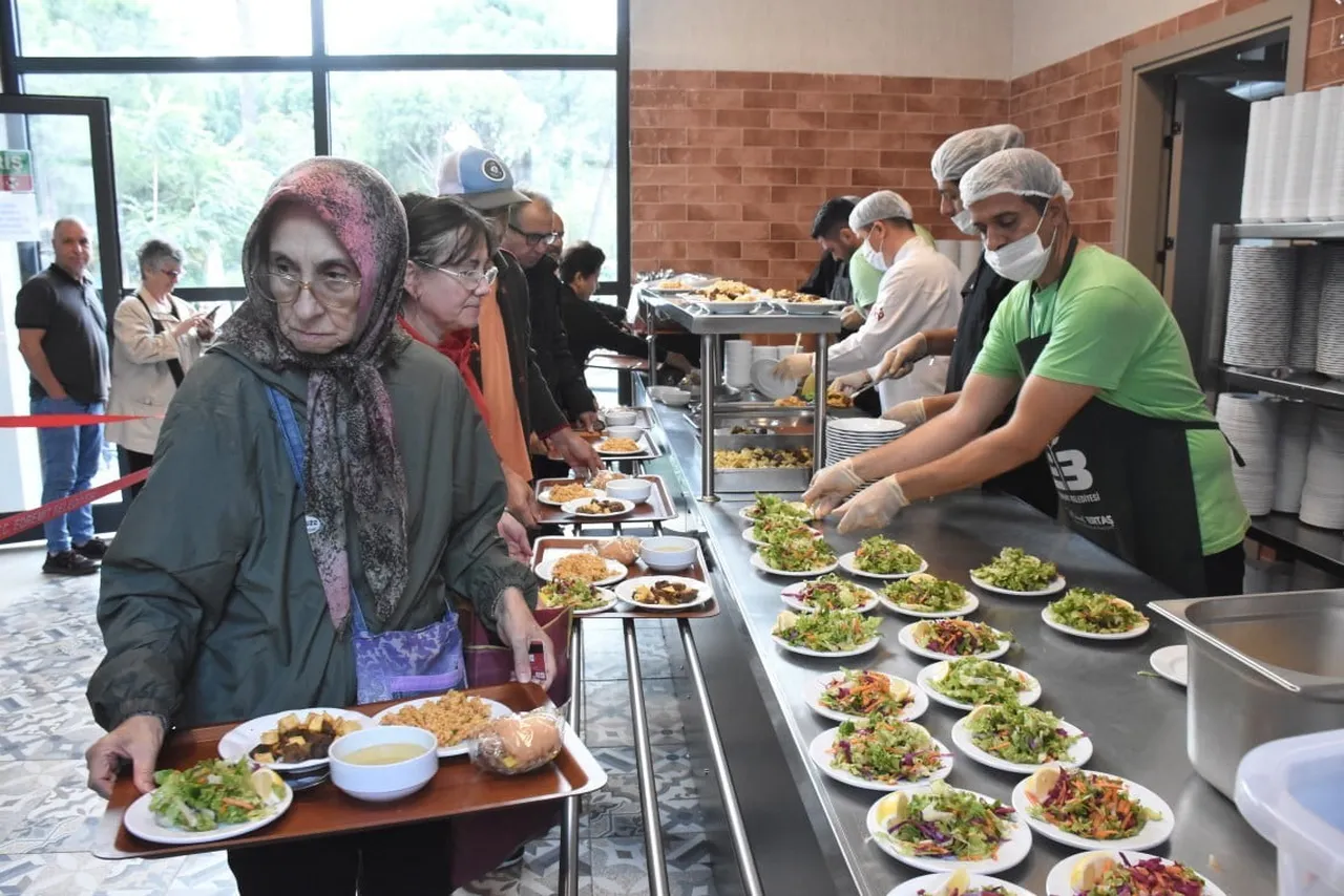 Edremit'te ortak sofra vurgusu: Kent Lokantası ve Kent Kafe meclisi ağırladı