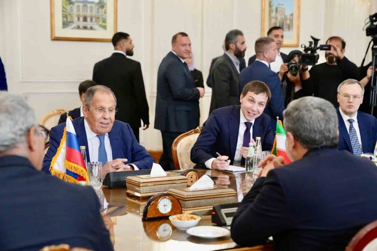 Lavrov Tahran'da: stratejik ortaklık ve bölgede diplomasi çağrısı
