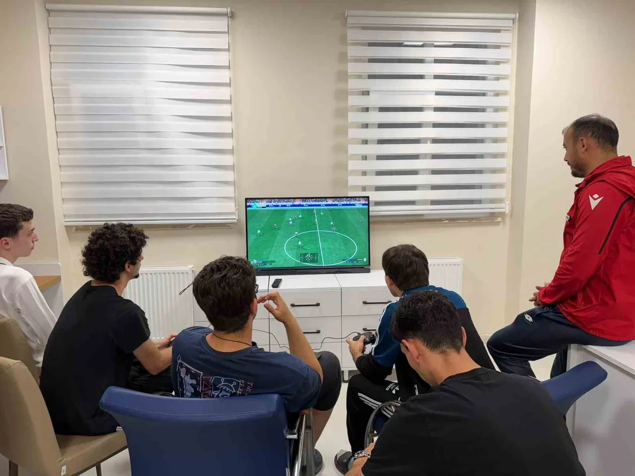 Yurt odasında joystick sohbeti: öğrenciler konsol oyununda buluştu
