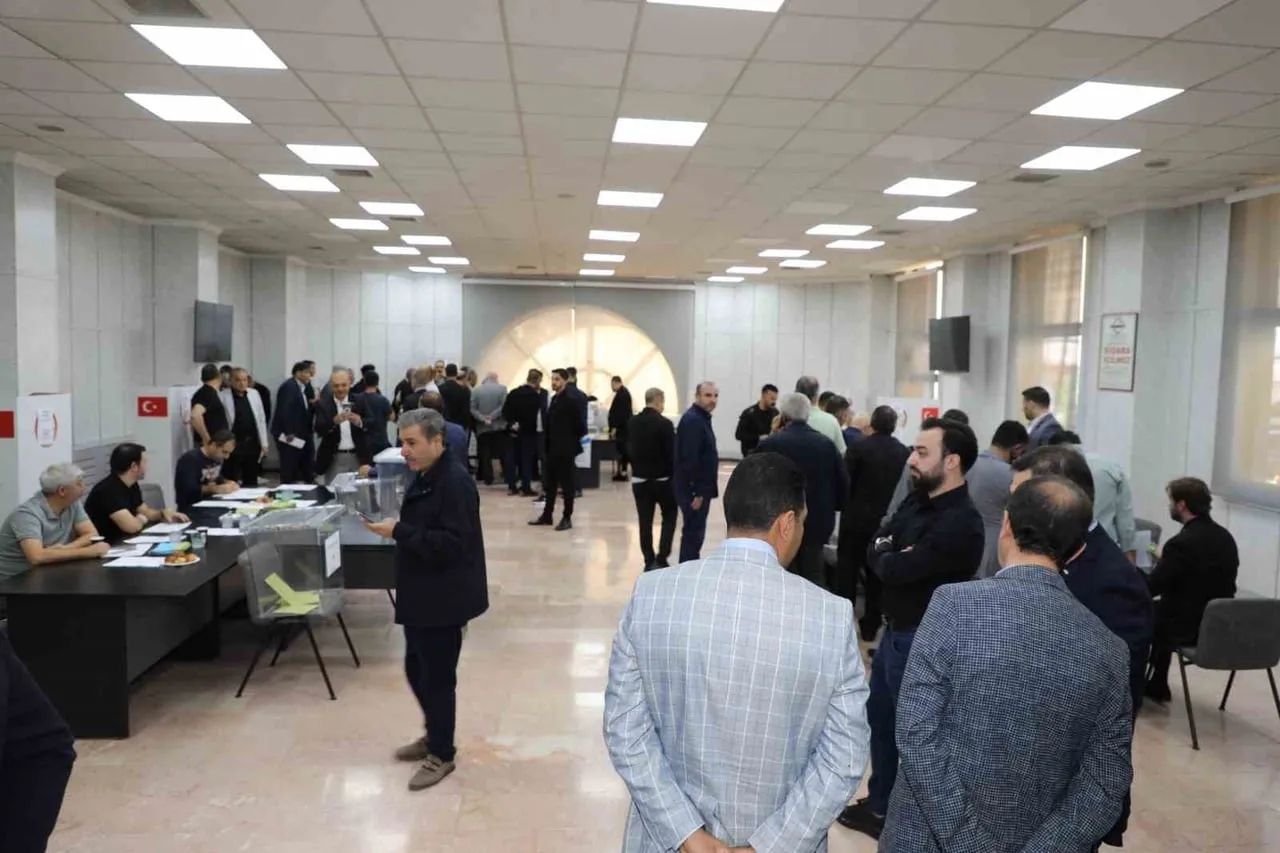 gtb’de sandıklar açıldı: yeni dönem meslek komiteleri ve meclis üyeleri seçiliyor