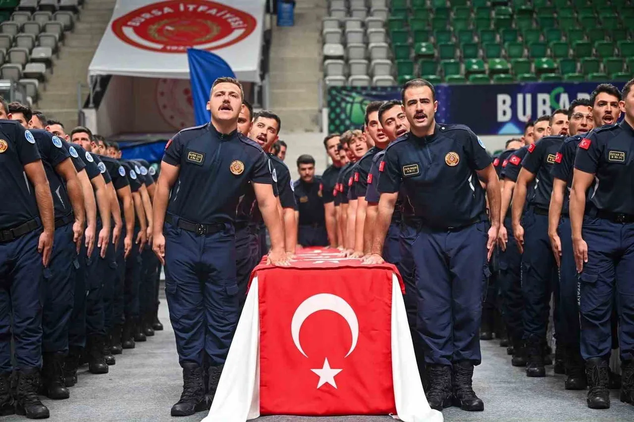 Bursa itfaiyesi 150 yeni eğitimli personelle gücüne güç kattı