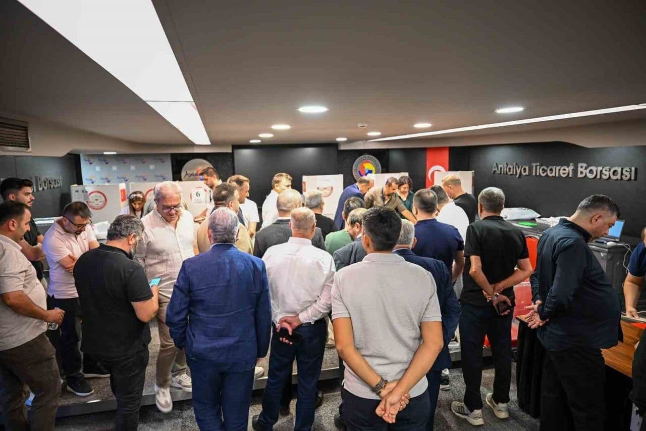 Antalya'da ticaret borsası seçimlerinin ilk turu tamamlandı