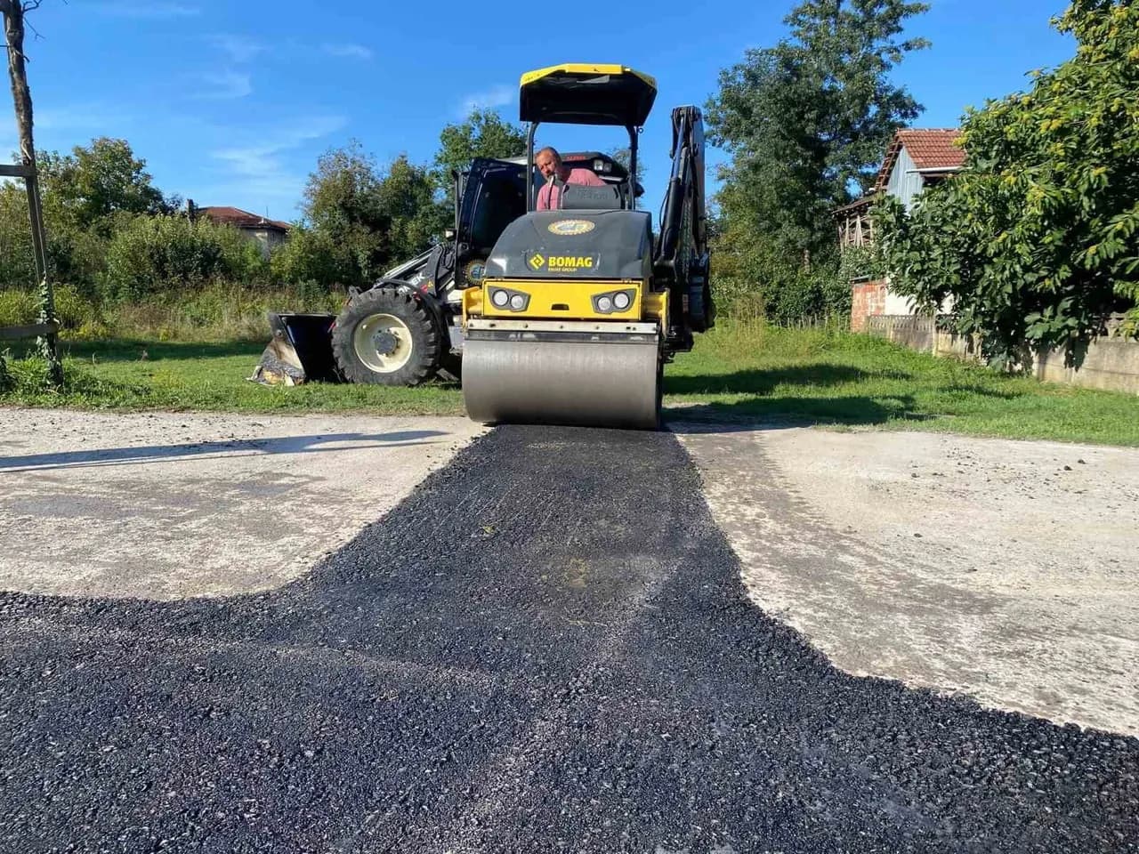 Çalıcuma köyünde bozulmuş yollar onarılarak kışa hazırlanıyor