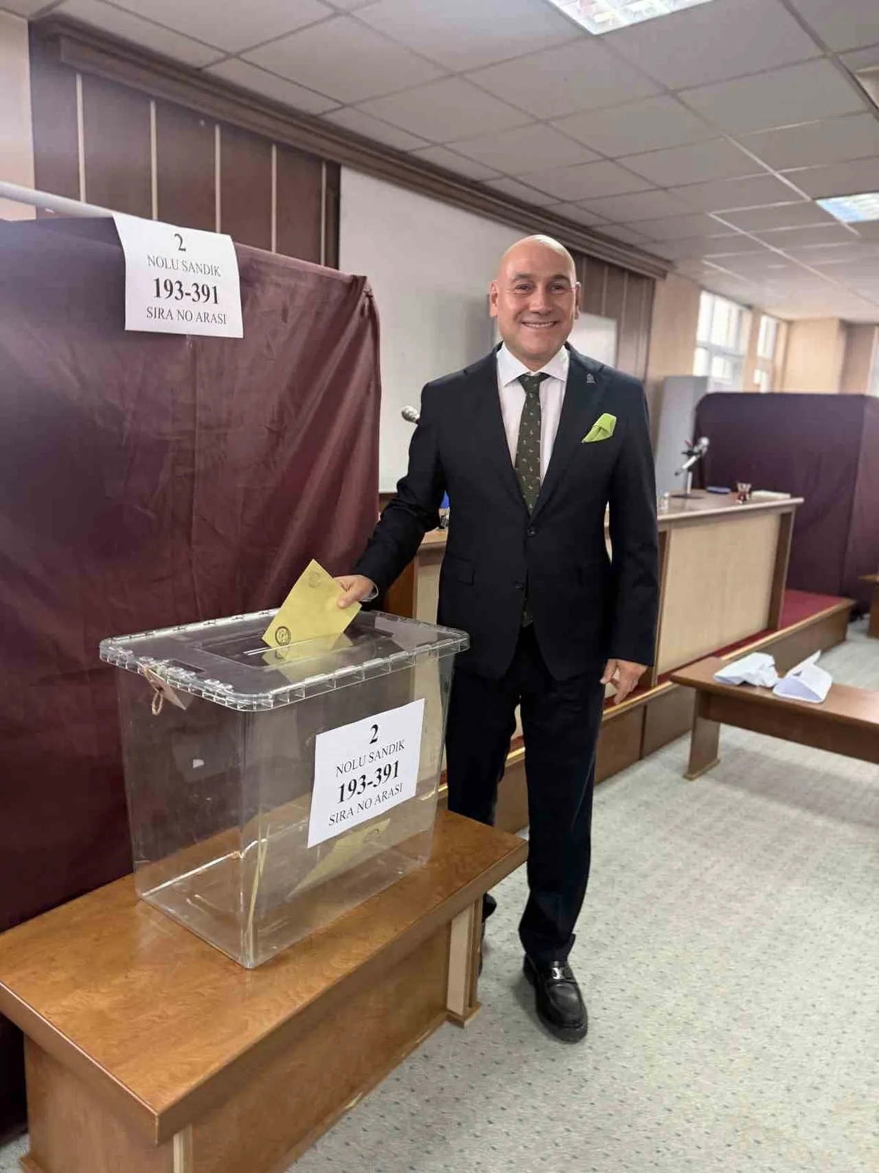 Akhisar ticaret borsası'nda Alper Alhat güç birliği çağrısıyla yeniden seçildi