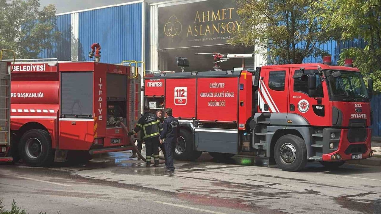 Gaziantep'te Ahmet Aslansoy pamuk fabrikasında itfaiye seferberliği