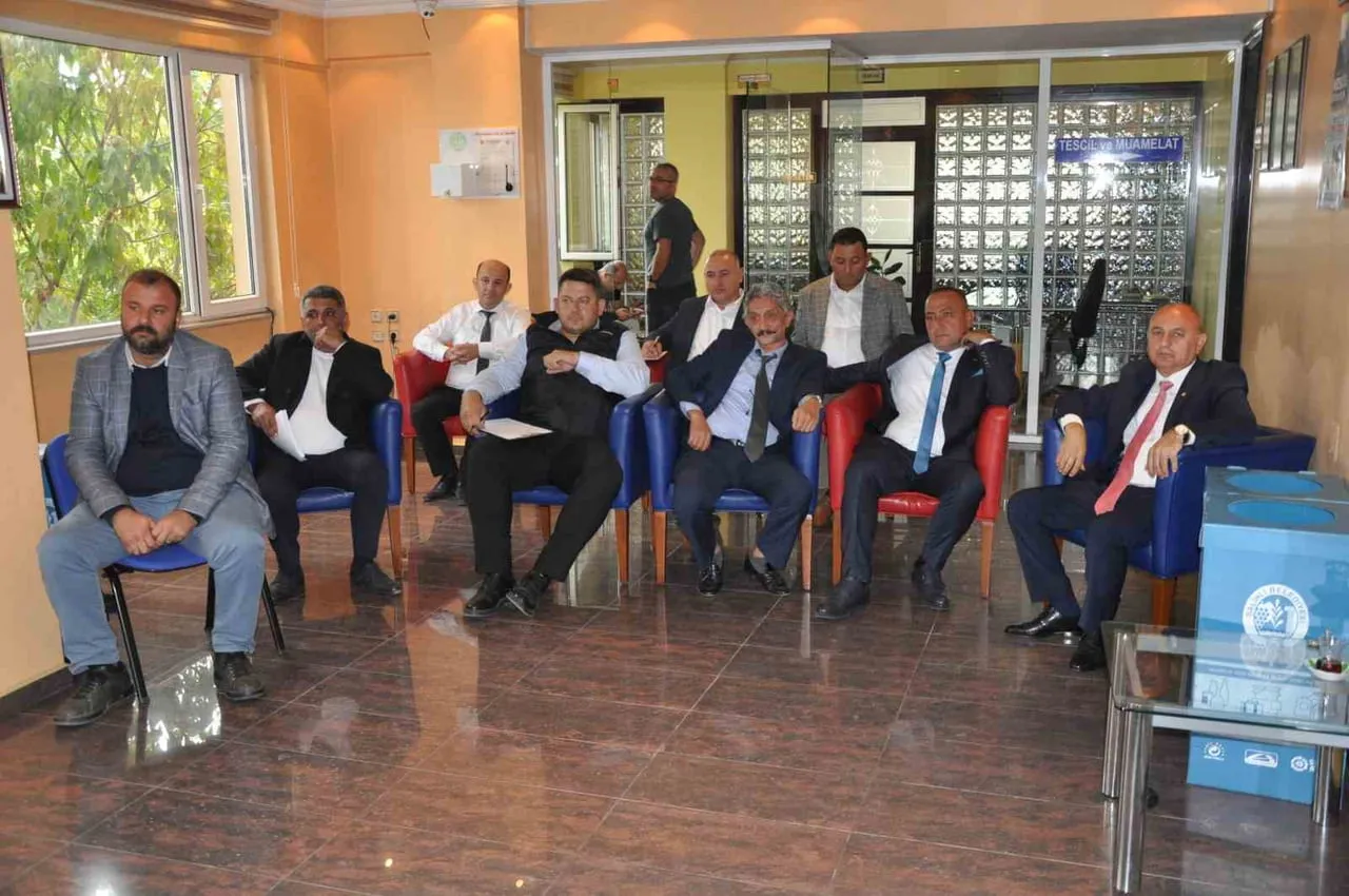 Salihli ticaret borsası'nda yeniden güven: Yetiş Aksoy dördüncü kez seçildi