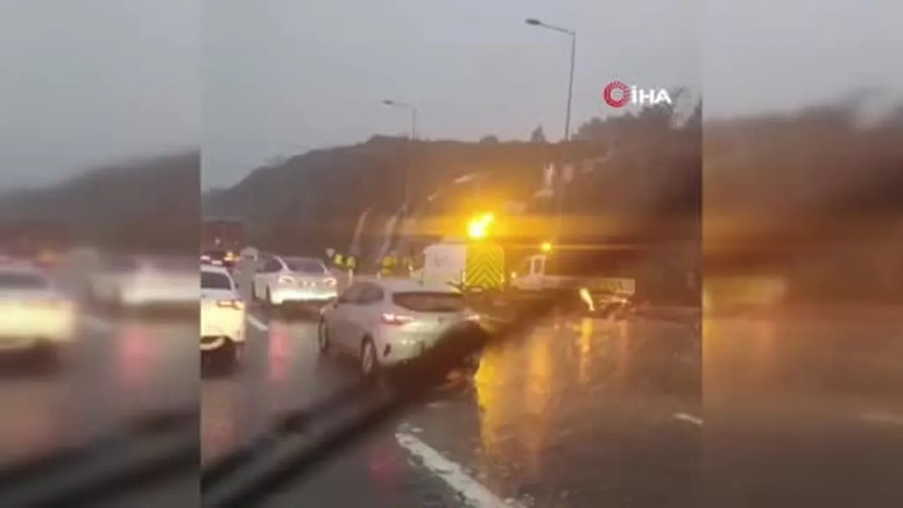 Riva'da yağmur yolları esir aldı: Kuzey Marmara Otoyolu'nda trafik durdu