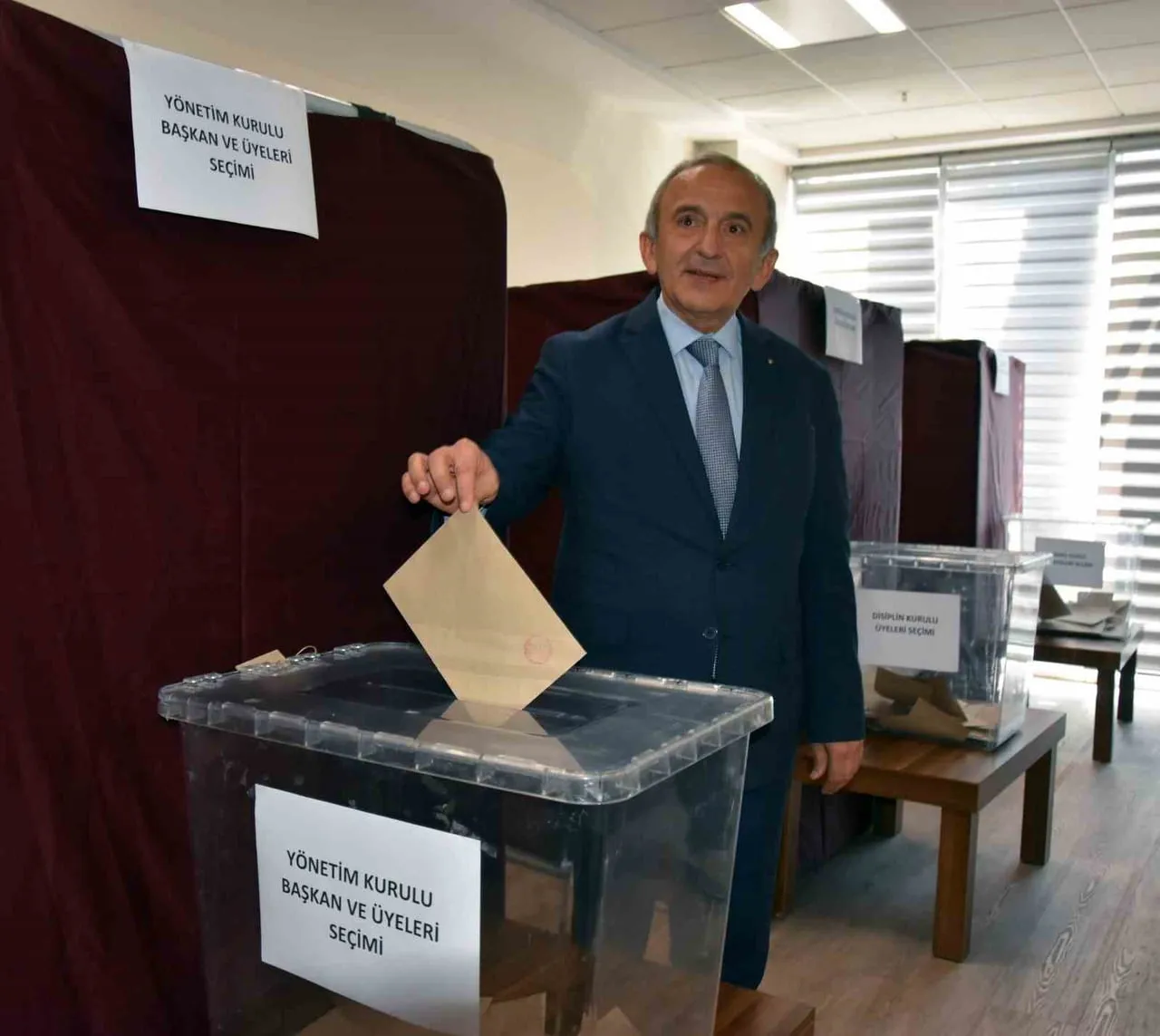 Manisa'da üçüncü dönem: meclisin tercihiyle Mehmet Yılmaz yeniden başkan