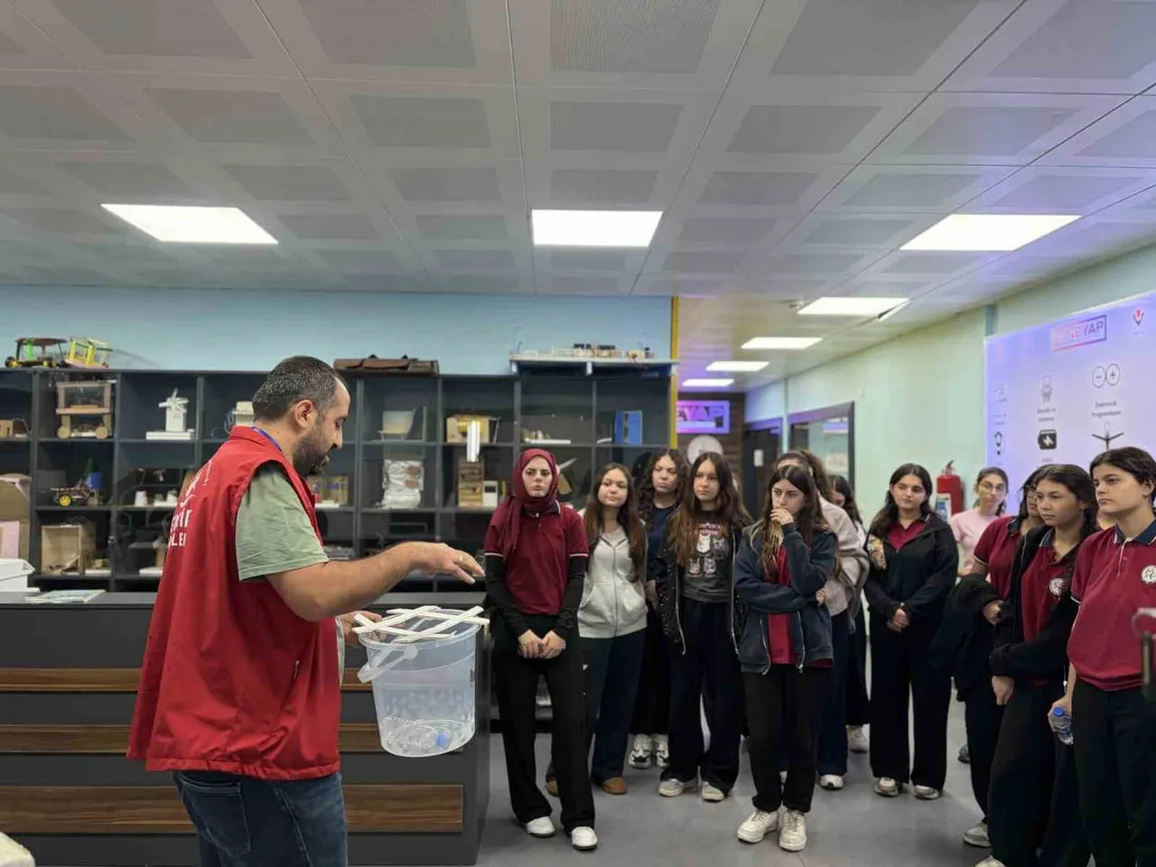 Liseli gençler Aydın Gençlik Merkezi'ni keşfetti: eğitim ve oyun bir arada