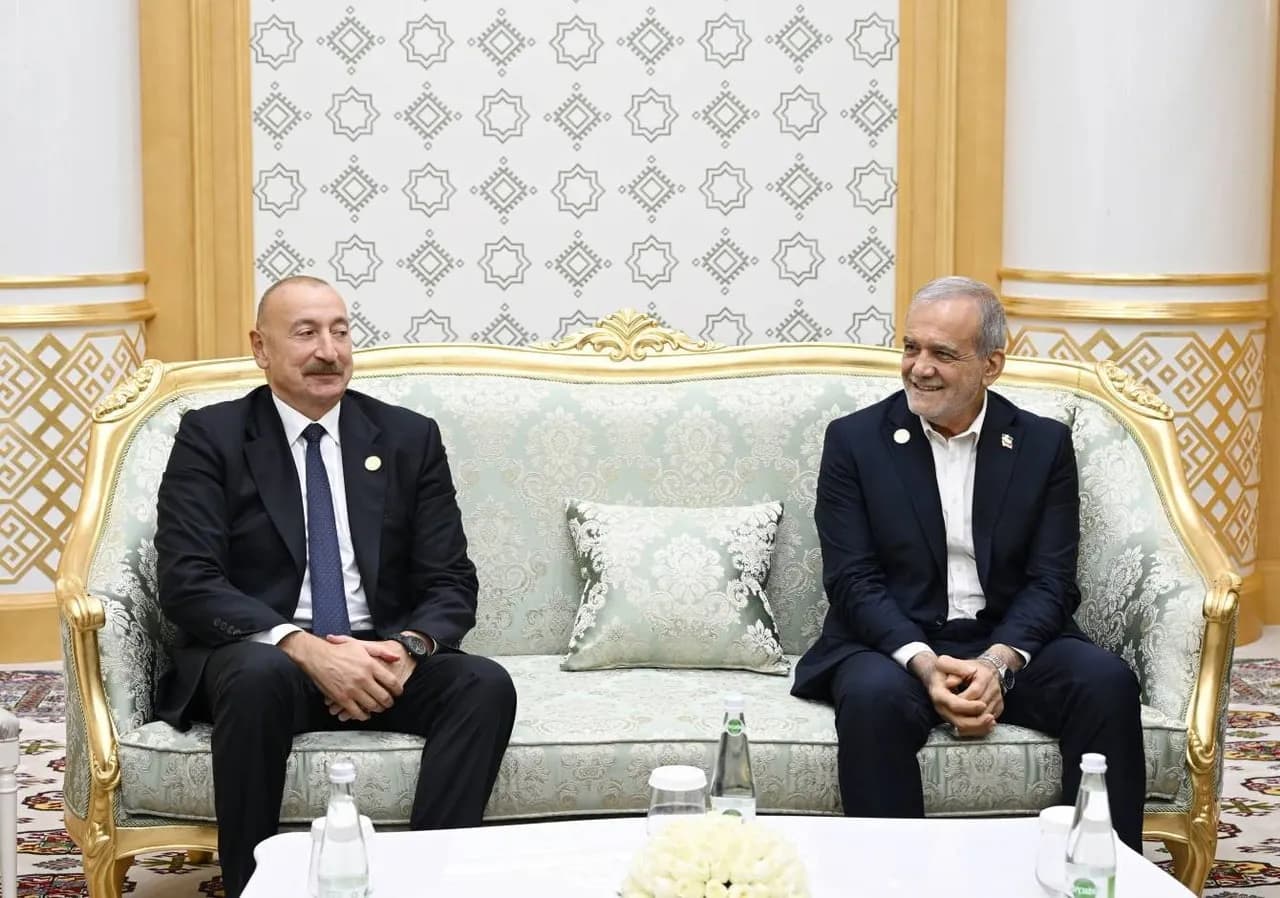 Komşuluk vurgusu: Aliyev ile Pezeşkiyan Türkmenbaşı'da görüştü