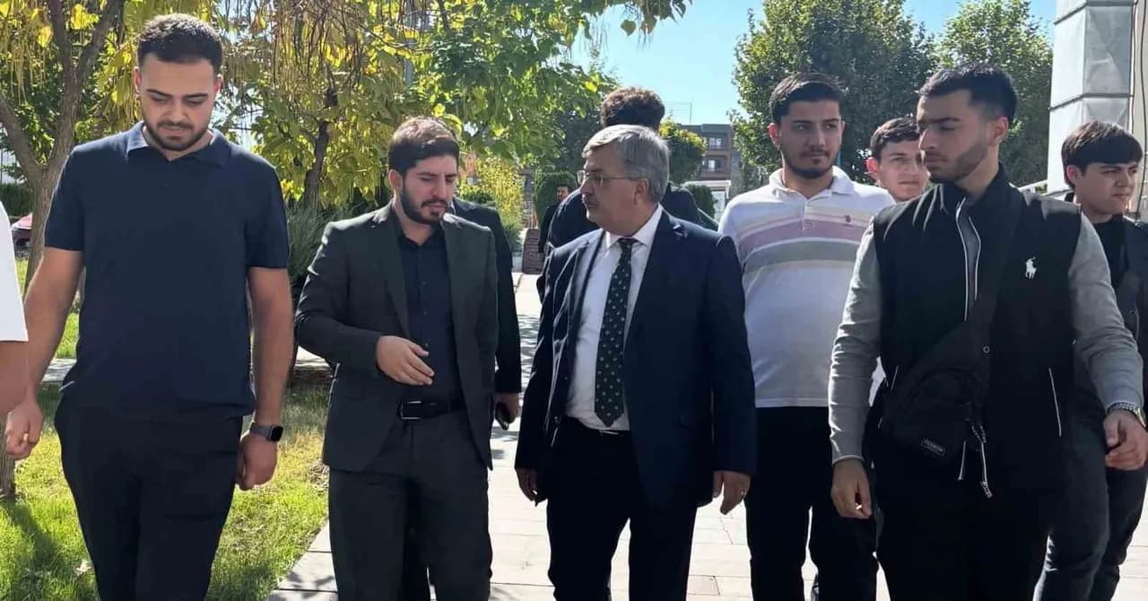 Başkan Çadır öğrencilerle buluştu: Adıyaman Üniversitesi kampüsünde talepler dinlendi