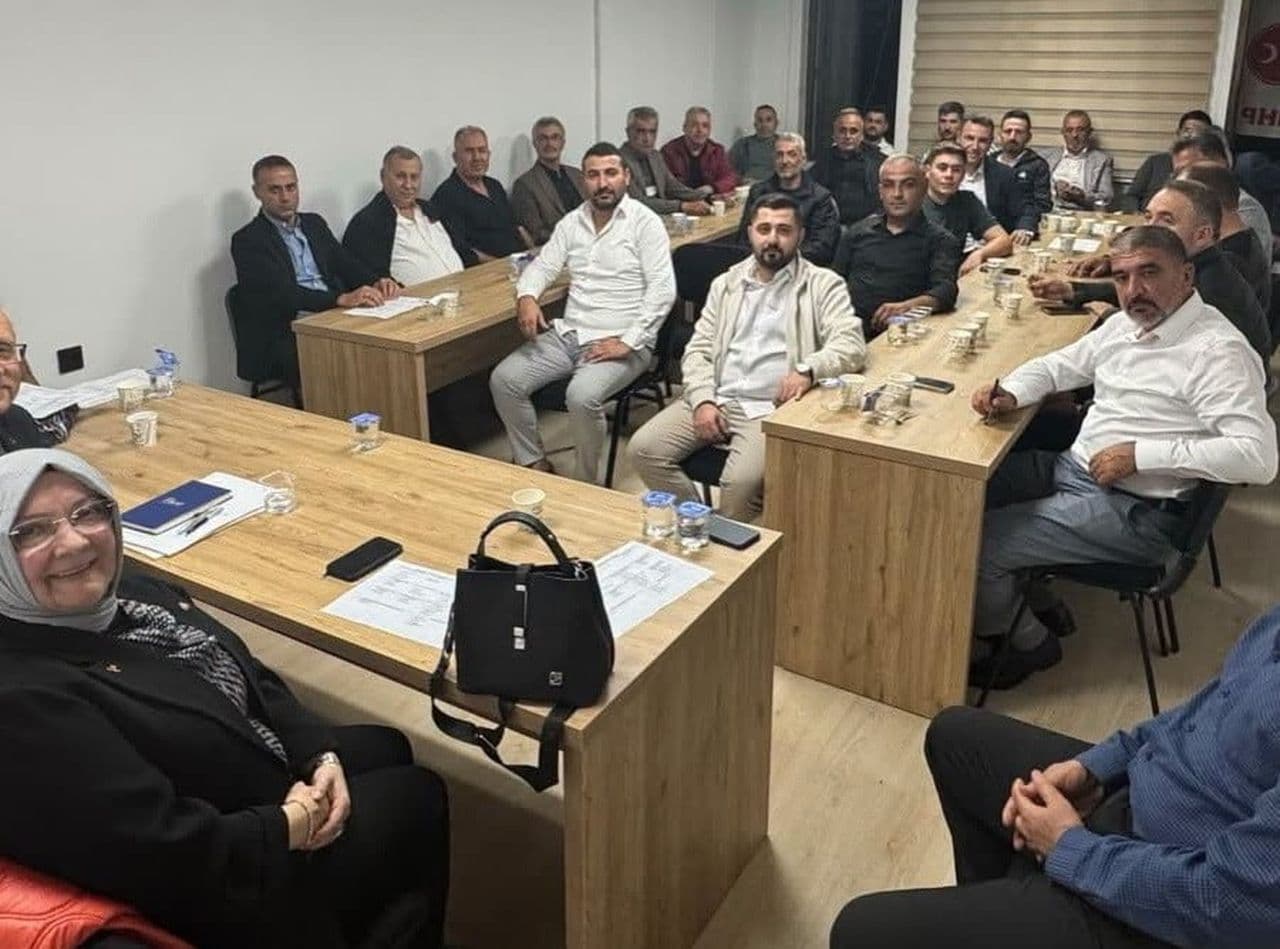 MHP Salihli yönetimi yeni binada görev dağılımını tamamladı
