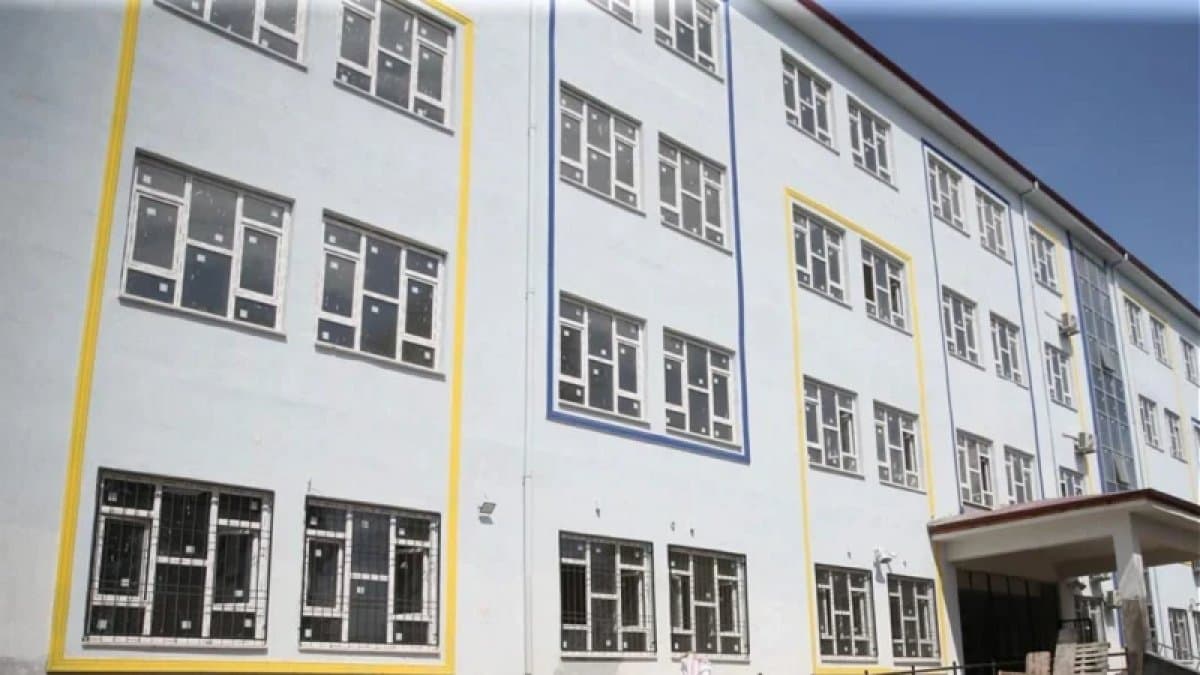 Başakşehir'de hangi ortaokulda bıçaklı saldırı oldu, ölü var mı? İstanbul Valiliği'nden son dakika açıklaması